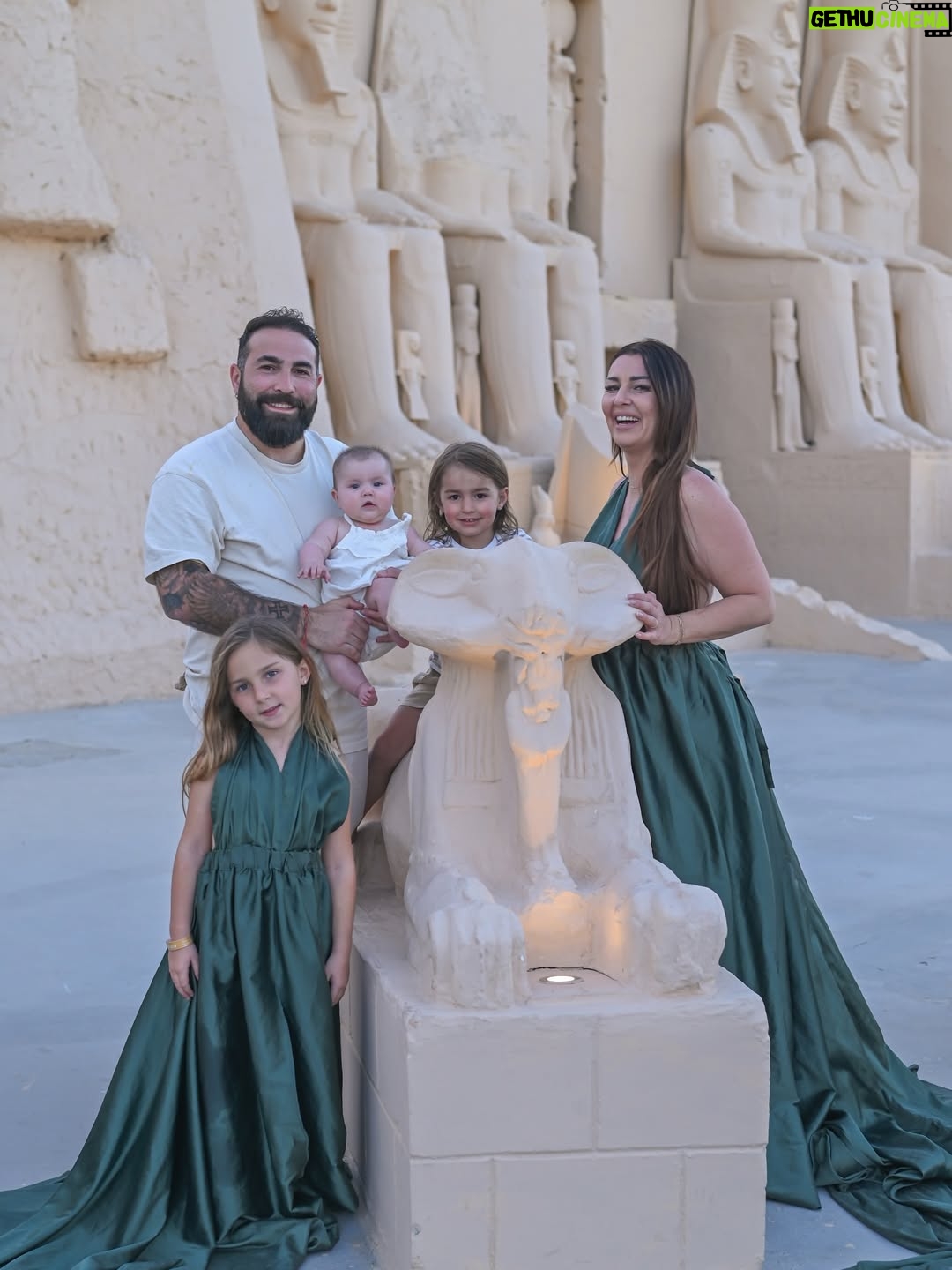 Anaïs Sanson - 29.6K Likes - Quelques photos de nous en Égypte 🤍
Qu’est ce que je les aime 🥹🫶🏻🫶🏻

#family#familyfirst#familylove#famille