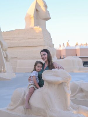 Anaïs Sanson Instagram - Quelques photos de nous en Égypte 🤍
Qu’est ce que je les aime 🥹🫶🏻🫶🏻

#family#familyfirst#familylove#famille