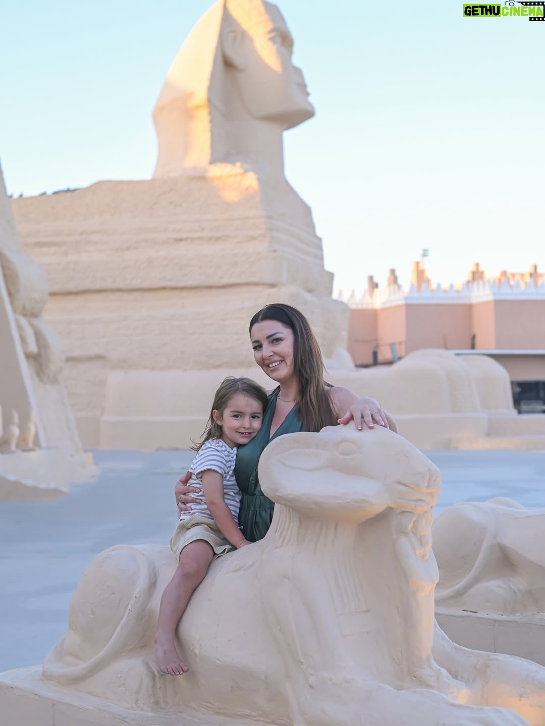 Anaïs Sanson - 29.6K Likes - Quelques photos de nous en Égypte 🤍
Qu’est ce que je les aime 🥹🫶🏻🫶🏻

#family#familyfirst#familylove#famille
