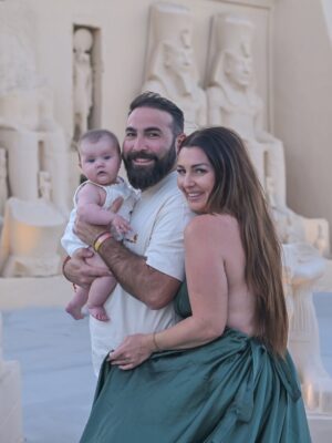 Anaïs Sanson Instagram - Quelques photos de nous en Égypte 🤍
Qu’est ce que je les aime 🥹🫶🏻🫶🏻

#family#familyfirst#familylove#famille
