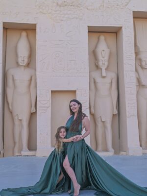 Anaïs Sanson Instagram - Quelques photos de nous en Égypte 🤍
Qu’est ce que je les aime 🥹🫶🏻🫶🏻

#family#familyfirst#familylove#famille