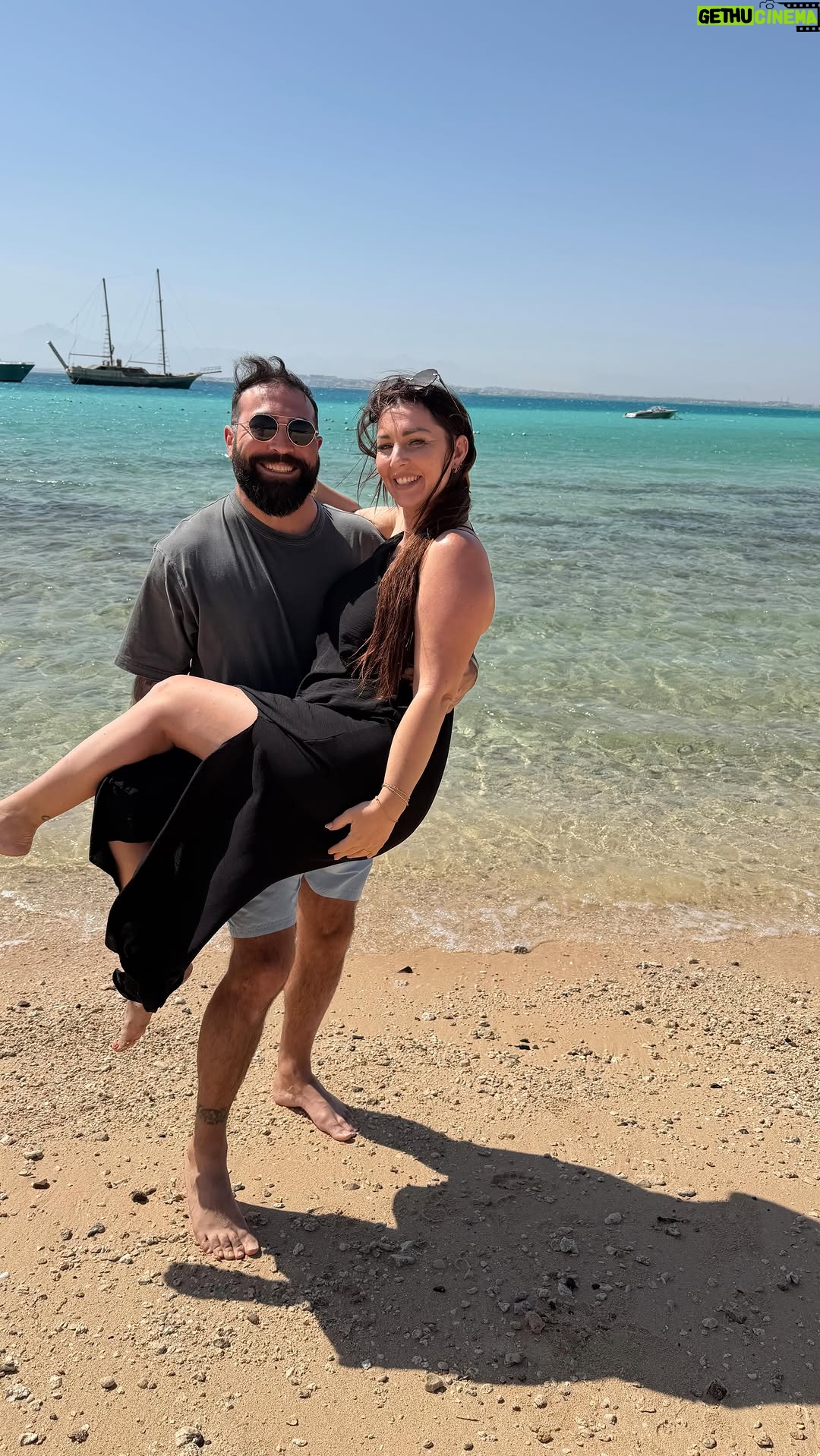 Anaïs Sanson - 32.4K Likes - Il ne voulait pas le faire 😂 
Et Lila « c’était gênant » 😅😂😂😂😂

#family#couple#couplegoals#humour