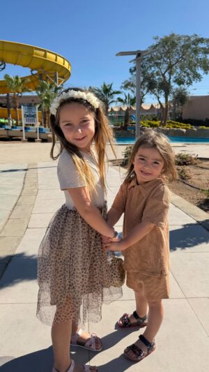 Anaïs Sanson Instagram - Des fois, il vaut mieux se débrouiller seul ! 😅 
#famille #humour #family