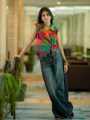 Anaswara Rajan Instagram - Left uncaptioned 🙂

Styledby : @amritha_lakshmi___ 
Outfit :  @aambalclothing
Shot by : @camerasenthil