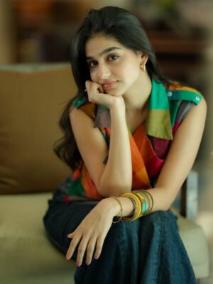 Anaswara Rajan Instagram - Left uncaptioned 🙂

Styledby : @amritha_lakshmi___ 
Outfit :  @aambalclothing
Shot by : @camerasenthil