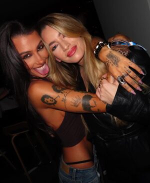 Andi Tóth Instagram - 📸🫦👩🏾👩🏼