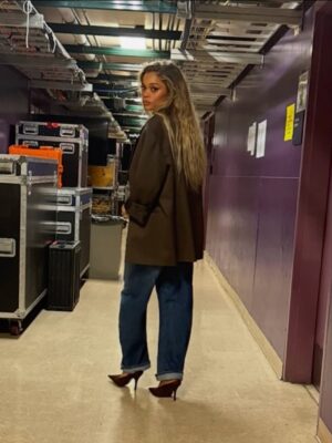 Andra Day Instagram - TY! @livekellyandmark for having us 🙏🏾🤎
New @wyclefjean @liltunechi otw 🔥
Sry lotta slides lol Last slide skinnn

Special thank u to @thefrankieshop & @flordemariacollection 

Glam: 
@therealwourivice 
@porschefabulous 
@iamhairbyhe