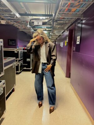 Andra Day Instagram - TY! @livekellyandmark for having us 🙏🏾🤎
New @wyclefjean @liltunechi otw 🔥
Sry lotta slides lol Last slide skinnn

Special thank u to @thefrankieshop & @flordemariacollection 

Glam: 
@therealwourivice 
@porschefabulous 
@iamhairbyhe