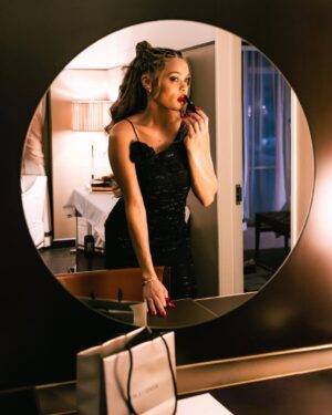 Andra Day Instagram - Full circle moment! @armanibeauty luminous silk foundation was the first product @porschefabulous ever put on my face & I’ve been hooked ever since. A joy to be a part this celebration! Special thank you to my team, Armani Beauty and @scurtisbey 
love what ur doing, we see u we honor u 🙏🏾🥰 
#LUMINOUSSILK
#ARMANIBEAUTYPARTNER

📸: 
@cibellelevy
@stefaniekeenan
@quasarmedia