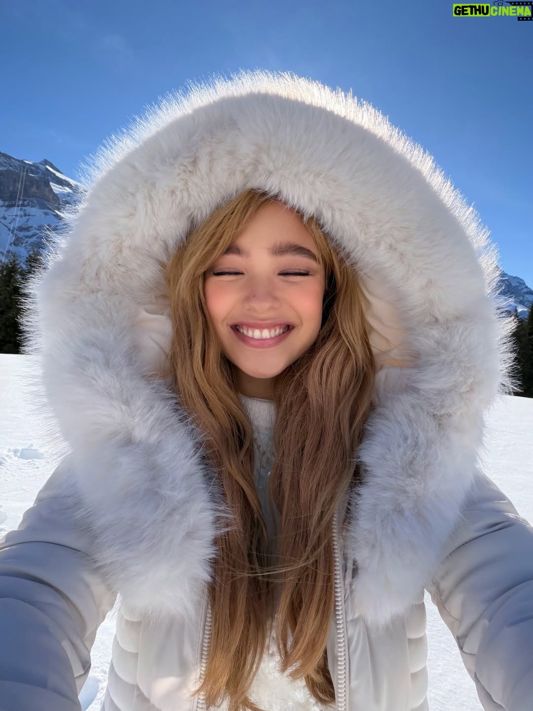 Andrea Brillantes - 1.2 Million Likes - Well, hello Switzerland 🇨🇭

wearing @guess