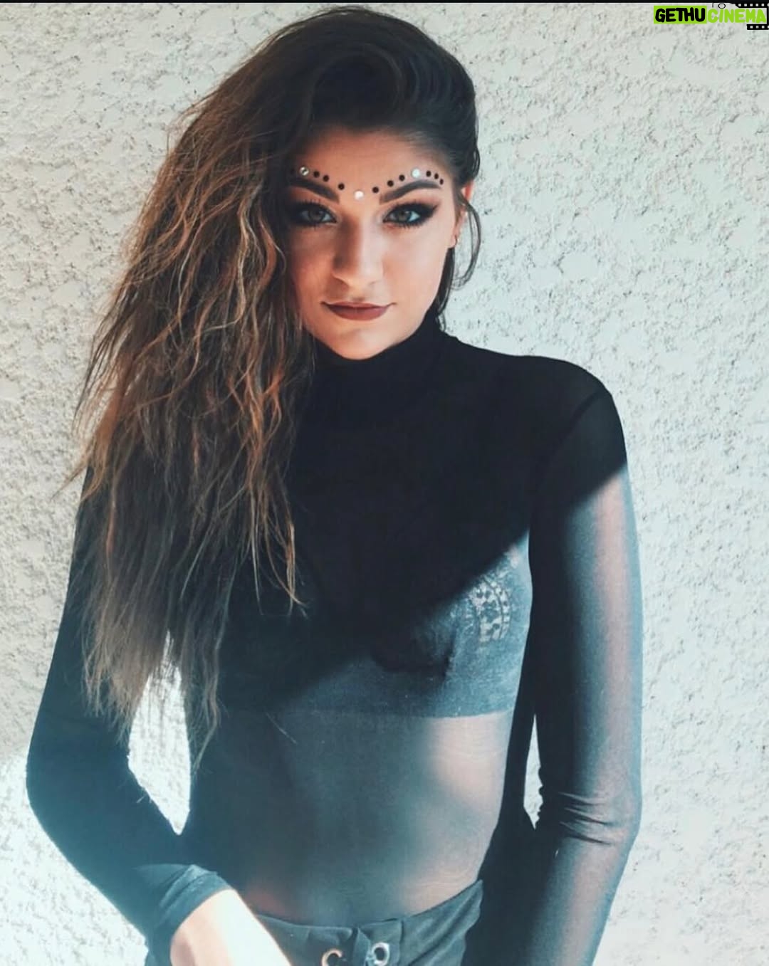 Andrea Russett - 105.6K Likes - somebody say 2016….? 🫦 (sorry for the blondrea jump scare)