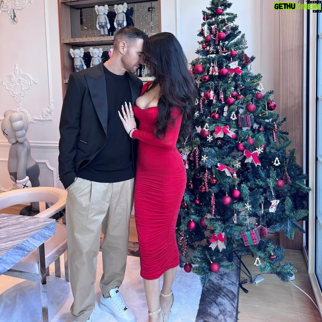 Andreea Sasu - 4.6K Likes - 