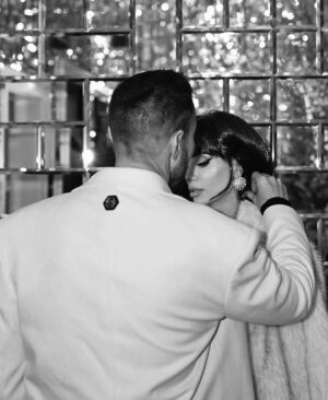 Andreea Sasu Instagram - New York around us, the world rushing by… and us, pausing in the same moment. The most beautiful love is the one that needs no explanation. ❤️I love you ❤️📸 @badstef