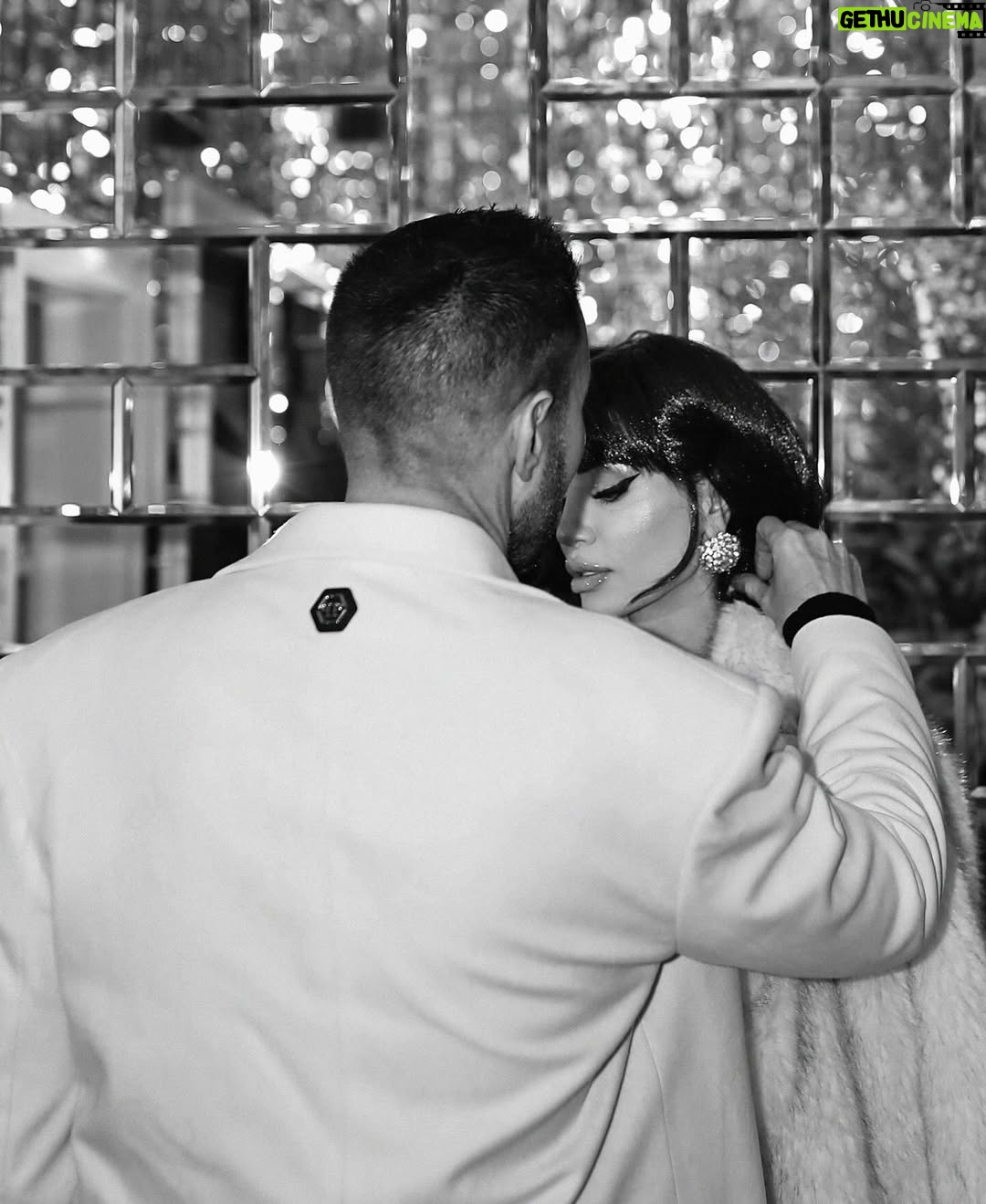 Andreea Sasu - 4.5K Likes - New York around us, the world rushing by… and us, pausing in the same moment. The most beautiful love is the one that needs no explanation. ❤️I love you ❤️📸 @badstef