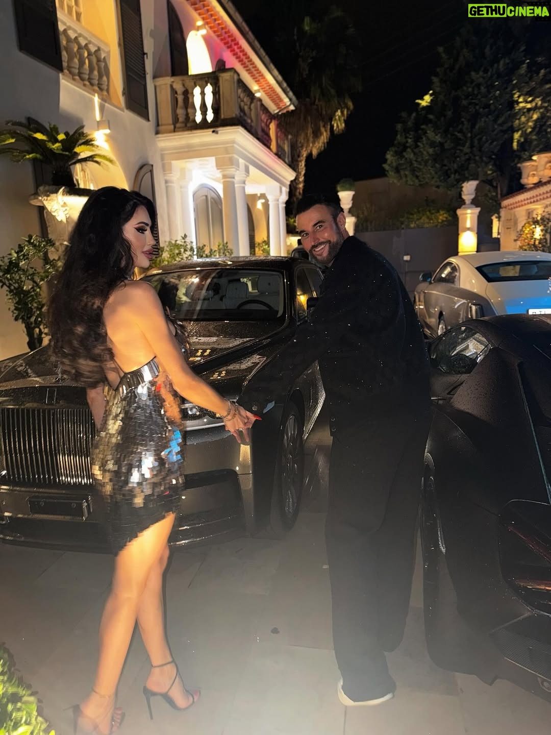 Andreea Sasu - 4.1K Likes - ❤️