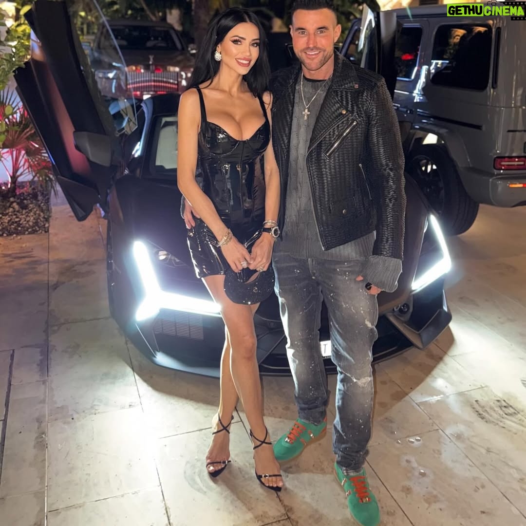 Andreea Sasu - 5.3K Likes - Forever choosing you 🤍