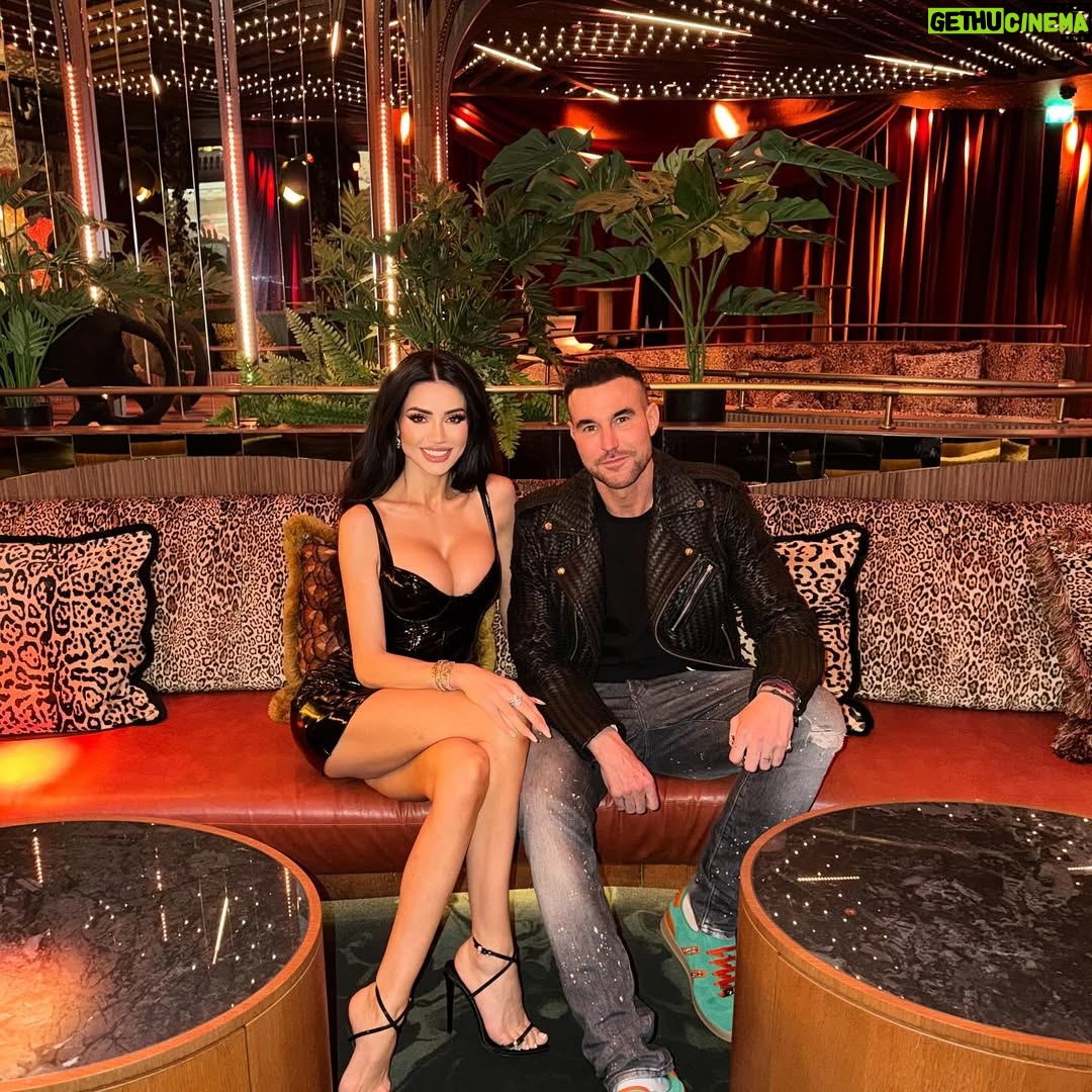 Andreea Sasu - 5.3K Likes - Forever choosing you 🤍