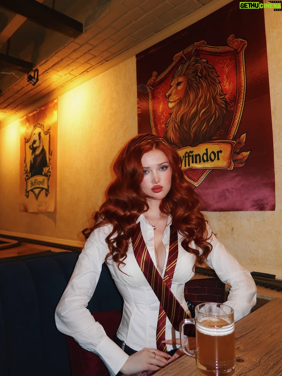 Angelina Michelle - 64K Likes - 𝘞𝘩𝘪𝘤𝘩 𝘩𝘰𝘶𝘴𝘦 𝘸𝘰𝘶𝘭𝘥 𝘺𝘰𝘶 𝘤𝘩𝘰𝘰𝘴𝘦 - 𝘎𝘳𝘺𝘧𝘧𝘪𝘯𝘥𝘰𝘳, 𝘏𝘶𝘧𝘧𝘭𝘦𝘱𝘶𝘧𝘧, 𝘚𝘭𝘺𝘵𝘩𝘦𝘳𝘪𝘯 𝘰𝘳 𝘙𝘢𝘷𝘦𝘯𝘤𝘭𝘢𝘸?🦁🦡🐍🦅
𝓟.𝓢. 𝘐𝘧 𝘺𝘰𝘶 𝘵𝘳𝘶𝘭𝘺 𝘸𝘢𝘯𝘵 𝘪𝘵, 𝘵𝘩𝘦 𝘚𝘰𝘳𝘵𝘪𝘯𝘨 𝘏𝘢𝘵 𝘸𝘪𝘭𝘭 𝘭𝘪𝘴𝘵𝘦𝘯.