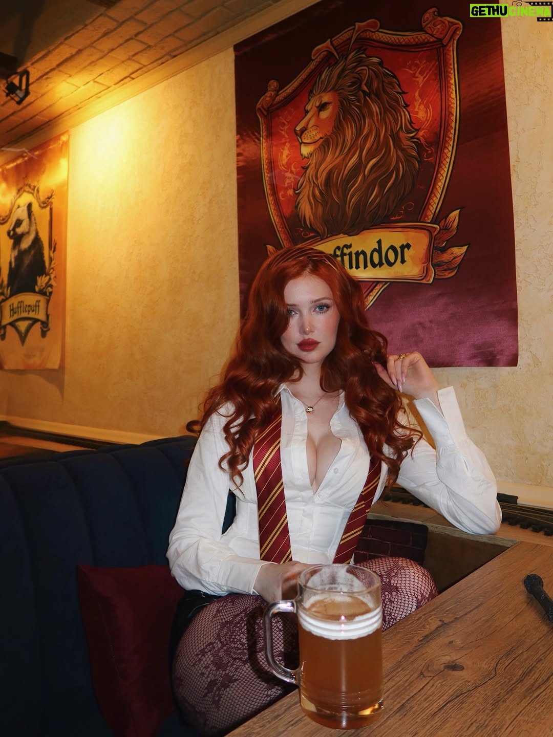 Angelina Michelle - 64K Likes - 𝘞𝘩𝘪𝘤𝘩 𝘩𝘰𝘶𝘴𝘦 𝘸𝘰𝘶𝘭𝘥 𝘺𝘰𝘶 𝘤𝘩𝘰𝘰𝘴𝘦 - 𝘎𝘳𝘺𝘧𝘧𝘪𝘯𝘥𝘰𝘳, 𝘏𝘶𝘧𝘧𝘭𝘦𝘱𝘶𝘧𝘧, 𝘚𝘭𝘺𝘵𝘩𝘦𝘳𝘪𝘯 𝘰𝘳 𝘙𝘢𝘷𝘦𝘯𝘤𝘭𝘢𝘸?🦁🦡🐍🦅
𝓟.𝓢. 𝘐𝘧 𝘺𝘰𝘶 𝘵𝘳𝘶𝘭𝘺 𝘸𝘢𝘯𝘵 𝘪𝘵, 𝘵𝘩𝘦 𝘚𝘰𝘳𝘵𝘪𝘯𝘨 𝘏𝘢𝘵 𝘸𝘪𝘭𝘭 𝘭𝘪𝘴𝘵𝘦𝘯.
