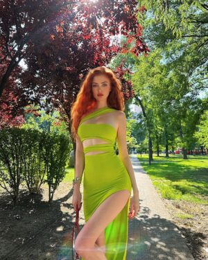Angelina Michelle Instagram - 🐉🐦🔥🌳🍁🪲🐞
𝘖𝘩, 𝘮𝘰𝘶𝘳𝘯𝘧𝘶𝘭 𝘴𝘦𝘢𝘴𝘰𝘯 𝘵𝘩𝘢𝘵 𝘥𝘦𝘭𝘪𝘨𝘩𝘵𝘴 𝘵𝘩𝘦 𝘦𝘺𝘦𝘴, 𝘠𝘰𝘶𝘳 𝘧𝘢𝘳𝘦𝘸𝘦𝘭𝘭 𝘣𝘦𝘢𝘶𝘵𝘺 𝘤𝘢𝘱𝘵𝘪𝘷𝘢𝘵𝘦𝘴 𝘮𝘺 𝘴𝘱𝘪𝘳𝘪𝘵.