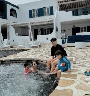 Angeline Quinto Instagram - Forever grateful❤️ The family you have given me will always be my greatest treasure.  Thank you, Lord🥰 

Happy Sunday🤩