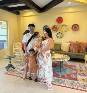 Angeline Quinto Instagram - Forever grateful❤️ The family you have given me will always be my greatest treasure.  Thank you, Lord🥰 

Happy Sunday🤩