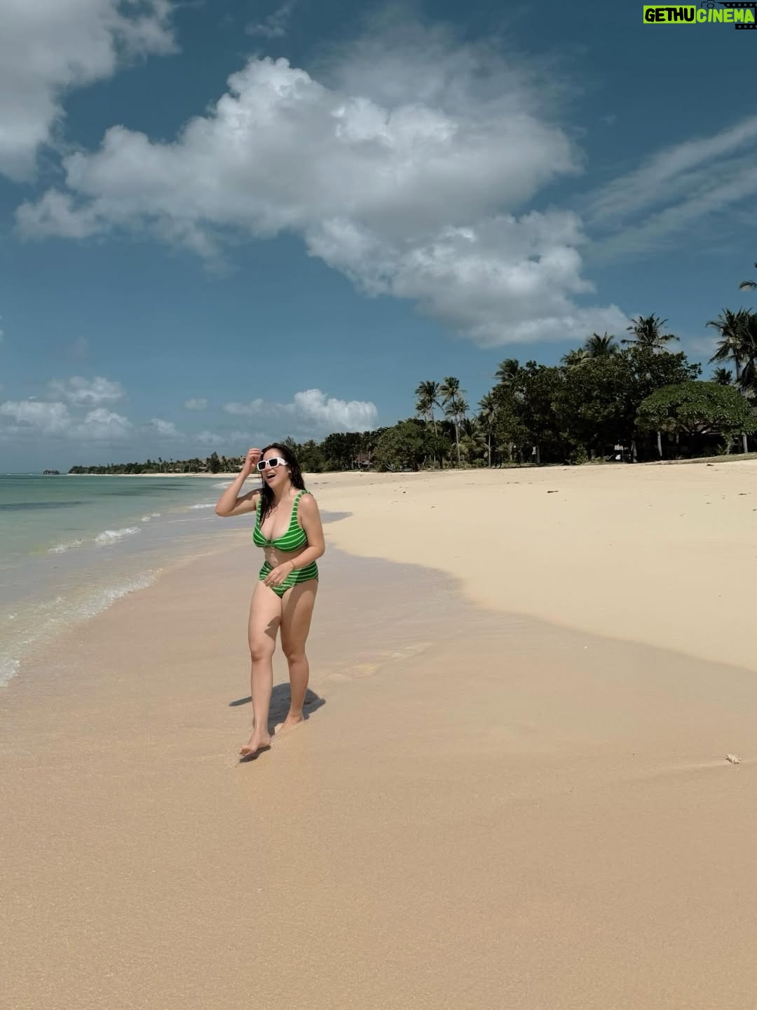 Angeline Quinto - 37.5K Likes - Sunglasses and smiles with the crew that matters most😎🏝️