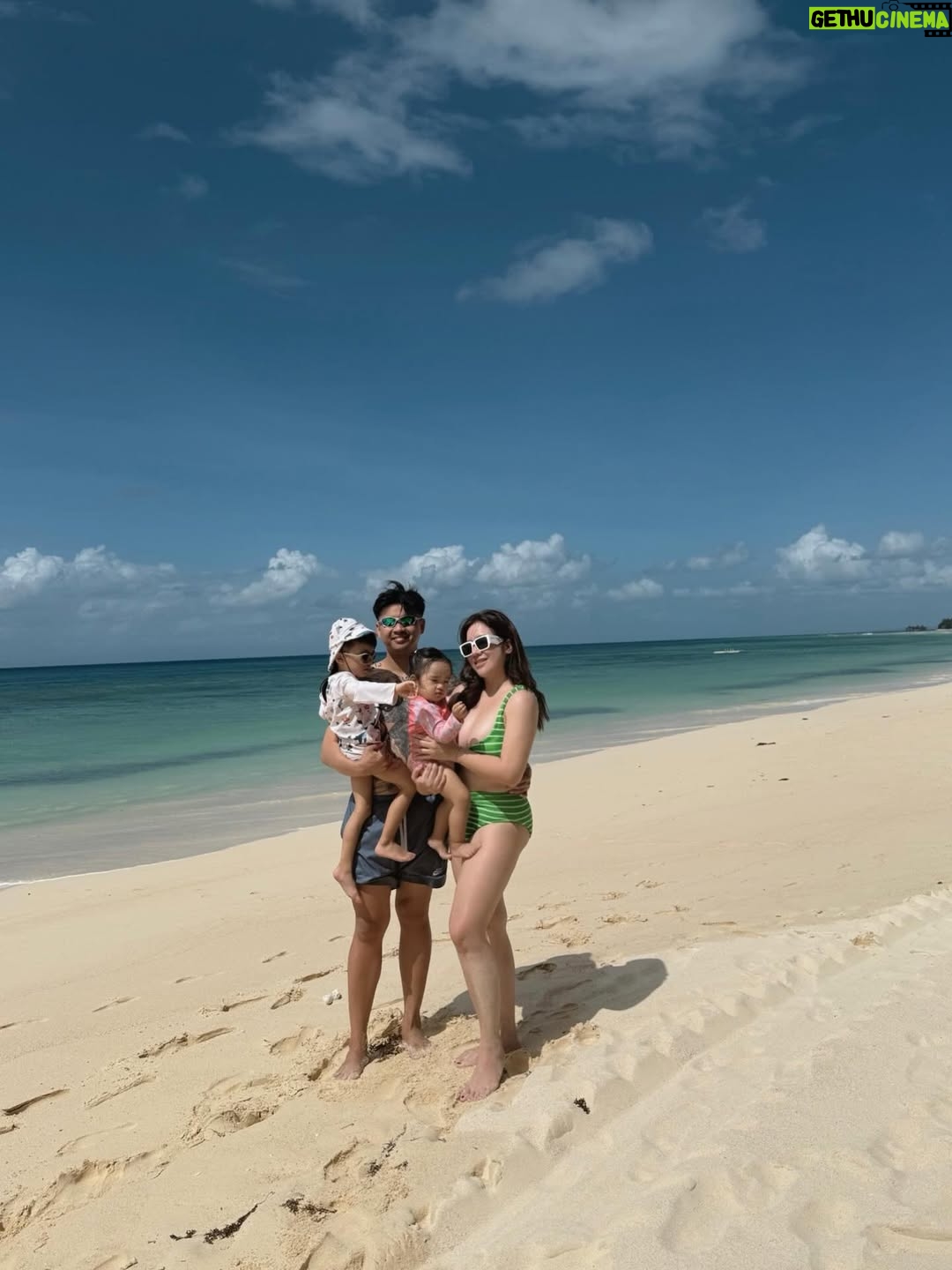 Angeline Quinto - 37.5K Likes - Sunglasses and smiles with the crew that matters most😎🏝️