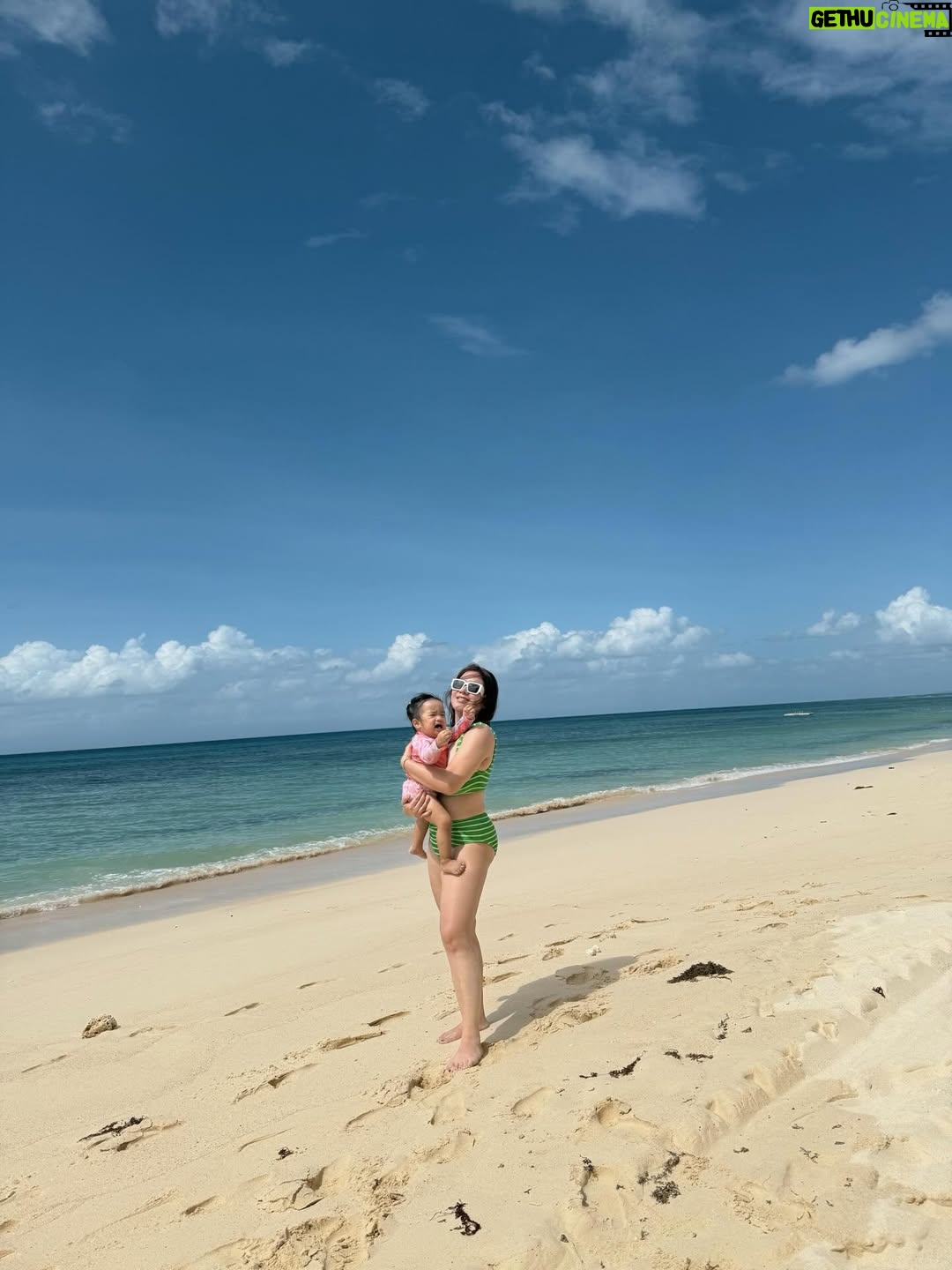 Angeline Quinto - 37.5K Likes - Sunglasses and smiles with the crew that matters most😎🏝️