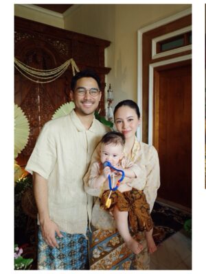 Anggika Bölsterli Instagram - Tedhak Siten Arya 🐥