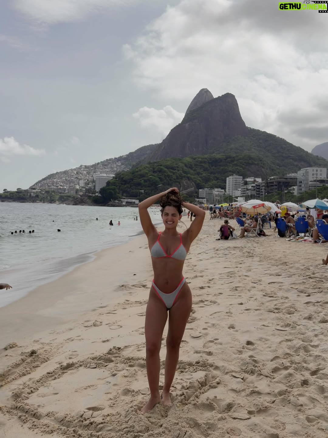 Angie Costa - 55.5K Likes - Para o ano à mesma hora