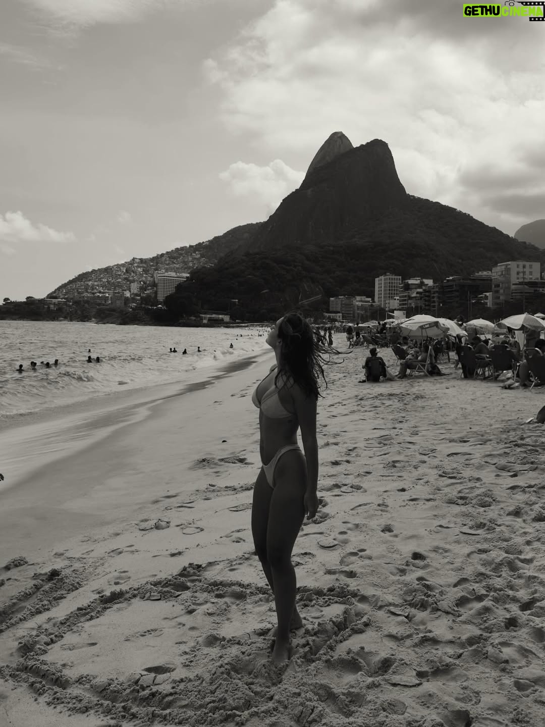Angie Costa - 55.5K Likes - Para o ano à mesma hora