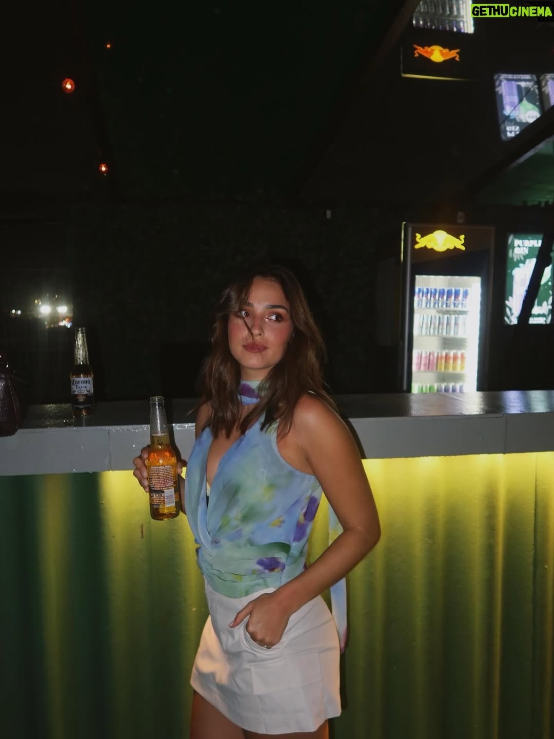 Angie Costa - 55.5K Likes - Para o ano à mesma hora