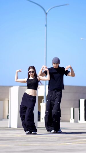 Anita Tsai Instagram - Zen
#jennie #zen #dance #siblings