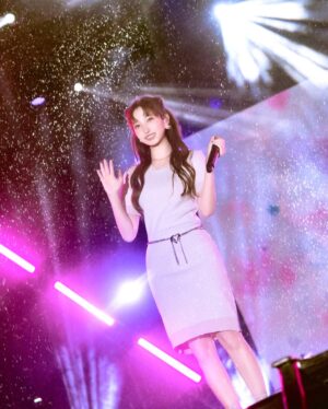 Anita Tsai Instagram - 2026 HNY 🎆
在2025的最後一天實現我的願望了❤️🔥
我和哥哥的第一個舞台獻給跨年晚會
當初接到這麼大型的演出很不知所措
還好有 @wish_chen_si @jane_chen85531 老師們的幫助下,安心很多
老師們都不嫌累、盡全力,只為了讓我們更好
台下觀眾尖叫也很大聲,完全意料之外🥹
我們一下台都胃痙攣,痛到蜷縮在地上
雖然有不足的地方
但我知道我們享受過舞台,這就夠了
比較可惜的是有下雨,但好像蠻浪漫的(?
遇水則發遇水則發遇水則發
希望大家不要感冒
2026年也要健康幸福快樂
我是出道新人Anita 新的一年請多指教🫡
感謝宜蘭市政府邀請
感謝 @rock_records_taipei 、 @truefun_entertainment 、製作人老師 @spon_j 、編舞老師 @lil_eric_boy @joylin911 、經紀人 @lin__fuli @yujiang_0724 、攝影師 @ox_ryan13343 、爸爸媽媽哥哥 @ivantsai0402
感謝一切❤️