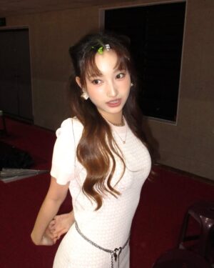 Anita Tsai Instagram - 2026 HNY 🎆
在2025的最後一天實現我的願望了❤️🔥
我和哥哥的第一個舞台獻給跨年晚會
當初接到這麼大型的演出很不知所措
還好有 @wish_chen_si @jane_chen85531 老師們的幫助下,安心很多
老師們都不嫌累、盡全力,只為了讓我們更好
台下觀眾尖叫也很大聲,完全意料之外🥹
我們一下台都胃痙攣,痛到蜷縮在地上
雖然有不足的地方
但我知道我們享受過舞台,這就夠了
比較可惜的是有下雨,但好像蠻浪漫的(?
遇水則發遇水則發遇水則發
希望大家不要感冒
2026年也要健康幸福快樂
我是出道新人Anita 新的一年請多指教🫡
感謝宜蘭市政府邀請
感謝 @rock_records_taipei 、 @truefun_entertainment 、製作人老師 @spon_j 、編舞老師 @lil_eric_boy @joylin911 、經紀人 @lin__fuli @yujiang_0724 、攝影師 @ox_ryan13343 、爸爸媽媽哥哥 @ivantsai0402
感謝一切❤️