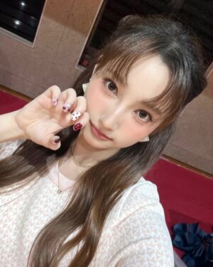 Anita Tsai Instagram - 2026 HNY 🎆
在2025的最後一天實現我的願望了❤️🔥
我和哥哥的第一個舞台獻給跨年晚會
當初接到這麼大型的演出很不知所措
還好有 @wish_chen_si @jane_chen85531 老師們的幫助下,安心很多
老師們都不嫌累、盡全力,只為了讓我們更好
台下觀眾尖叫也很大聲,完全意料之外🥹
我們一下台都胃痙攣,痛到蜷縮在地上
雖然有不足的地方
但我知道我們享受過舞台,這就夠了
比較可惜的是有下雨,但好像蠻浪漫的(?
遇水則發遇水則發遇水則發
希望大家不要感冒
2026年也要健康幸福快樂
我是出道新人Anita 新的一年請多指教🫡
感謝宜蘭市政府邀請
感謝 @rock_records_taipei 、 @truefun_entertainment 、製作人老師 @spon_j 、編舞老師 @lil_eric_boy @joylin911 、經紀人 @lin__fuli @yujiang_0724 、攝影師 @ox_ryan13343 、爸爸媽媽哥哥 @ivantsai0402
感謝一切❤️