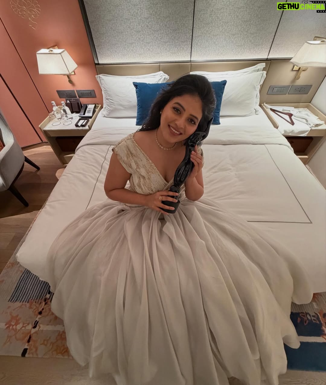 Anjali - 194.3K Likes - My 4th Black lady in my hands, Thank you Filmfare 🫶🏻

Thank you Chaitu for penning such a bold and beautiful Rathnamala for me 🫶🏻
Much love to my entire team on Gangs of Godavari 🤗 

@krishnachaitanya.dir @vishwaksens @nagavamsi19 @sitharaentertainments @filmfare 

#filmfare #rathnamala #gratitude #beyond #happy