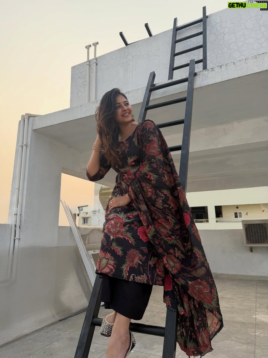 Anjali - 230.9K Likes - Wishing everyone a very Happy Sankranthi and Pongal ✨

#polodiaries #nicodiaries #happy #vibes #love