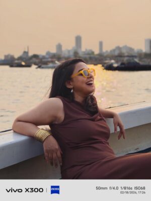 Ankita Shrivastav Instagram - Open sea, Mumbai skyline, hair doing whatever it wants…some moments just have the nerve to be perfect! ❤️Shot on vivo X300

@vivo_india

#vivo #vivox300series #zeissimagegofurther #gointothewild