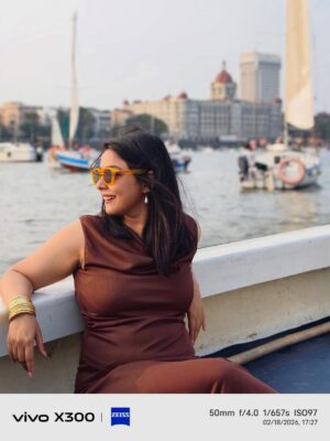Ankita Shrivastav Instagram - Open sea, Mumbai skyline, hair doing whatever it wants…some moments just have the nerve to be perfect! ❤️Shot on vivo X300

@vivo_india

#vivo #vivox300series #zeissimagegofurther #gointothewild