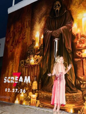 Anna Camp Instagram - HAPPY SCREAM 7 PREMIERE DAY!!! 🩸🔪🩸Whoever painted this mural in LA, you’re incredibly talented!!! 📸 @thephstudios Thanku for the fast and furious photo shoot! And Juan, Thankyou too :) See ya at the cinema!