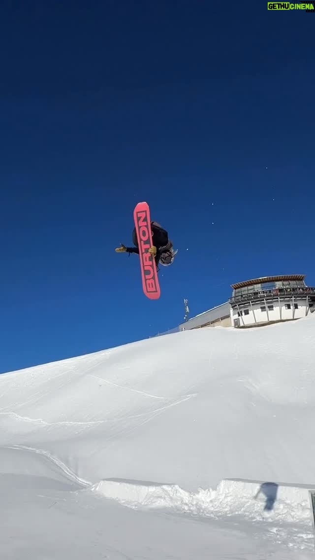 Anna Gasser - 18.6K Likes - Old me, new Fs 10 , hyped 💃🤟 such a fun day @stanton_park thx @jure_gradic shape crew🙏
📲 @clemensmillauer 
#snowboarding