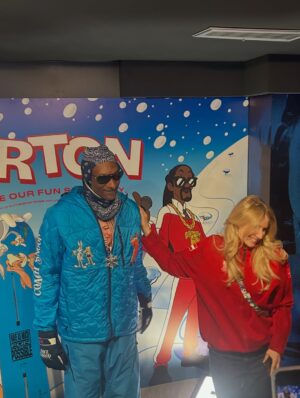 Anna Gasser Instagram - No big air medal but I got a Coach Snoop hugπ«‘Thank you , gonna try my best in slopestyle
#olympics #coachsnoop #milanocortina2026