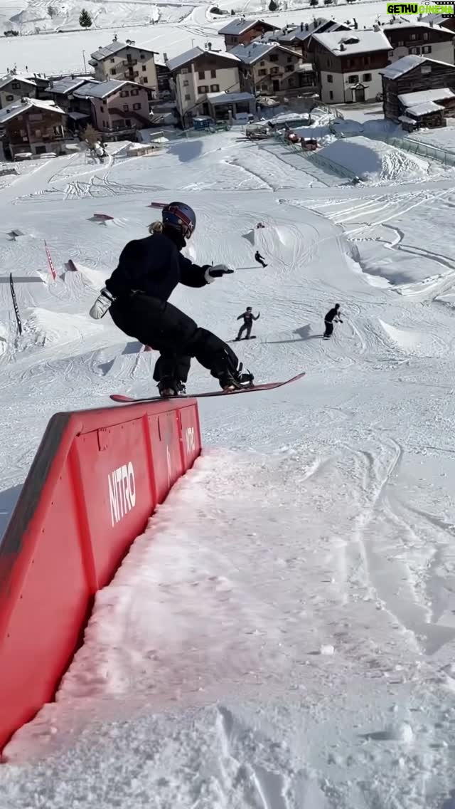 Anna Gasser - 21.3K Likes - Big Air aftermath - Sunny minipark runs 💃 I always going to love this shit 🥰

Thanks for the phone follows @aljosakrivec @dusankriz 

#snowboarding #olympics #milanocortina2026