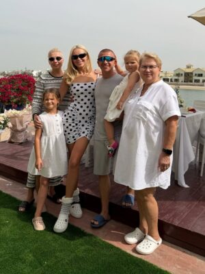 Anna Ivanova Instagram - Мои любимые!! Спасибо огромное всем за поздравления, ваше внимание и любовь 🥰🥰🥰
Чувствую себя такой счастливой, как никогда раньше 💕✨💫 уверена, этот год будет для меня особенно волшебным 🙌🏼