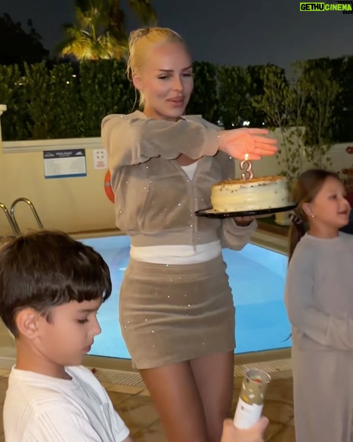 Anna Ivanova - 49.3K Likes - Вчера исполнились 3 годика нашей дочке - Камилле 😍🫰🏻

Спасибо, что ты с нами а мы с тобой, спасибо, что ещё ярче раскрасила  нашу жизнь и забрала наши с папой сердечки! 
Желаем, чтобы ты росла счастливой, здоровой и уверенной в себе девочкой! Продолжай нас радовать, с тобой наши улыбки становятся ещё шире и сердце бьётся ещё сильнее! 
Любим тебя! 
ты наша большая гордость и любовь. Мы с мамой всегда рядом ❤️