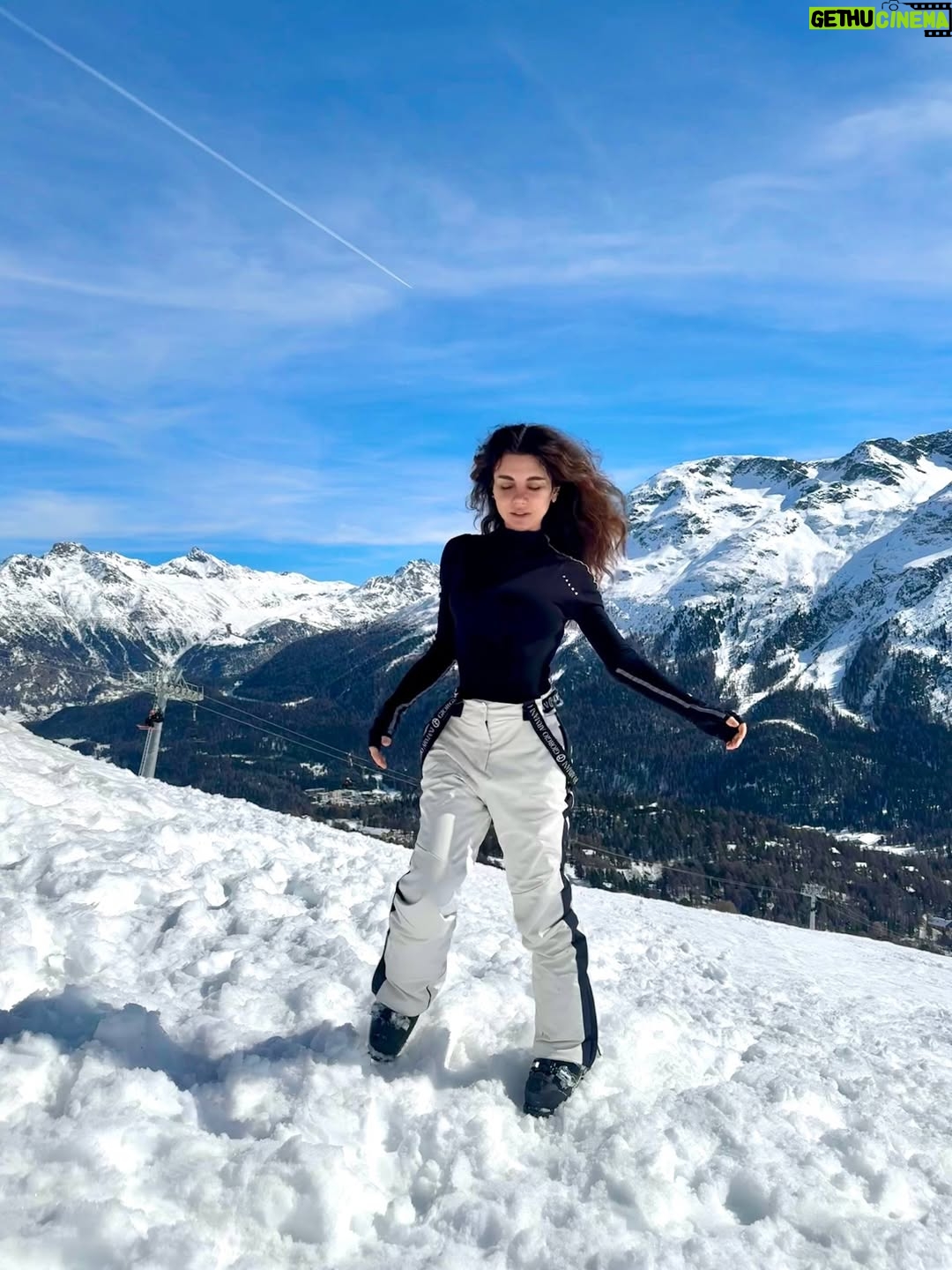 Anna Pletnyova - 10.8K Likes - Нужно постараться успеть везде побывать, пока этот мир окончательно не сошел с ума ..