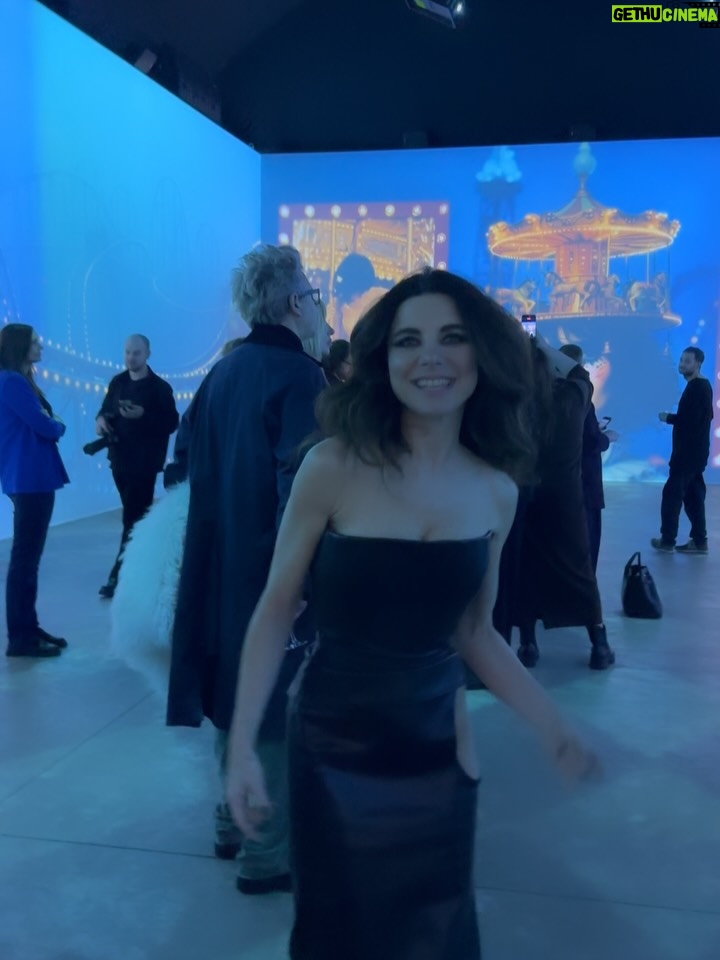 Anna Pletnyova - 5.1K Likes - Друзья, сегодня я буду на самом первом показе в 18:00! 
Для того, чтобы дать старт этому проекту 😎
Хочу, чтобы он дал нам всем возможность почувствовать наш Недетский мир чуть глубже, чем обычно..

@vnutri_center @nedetskijmir

Спасибо всем, кто стал первым ☺️
@abrau_durso 
@russequelle 
@newradio.ru 
@woman_ru 

#НедетскийМир