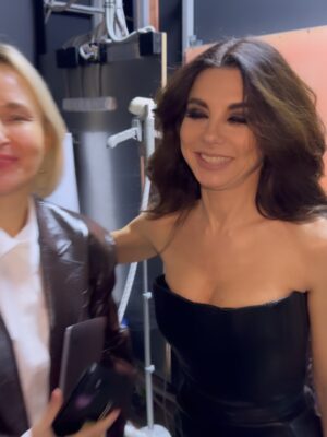 Anna Pletnyova Instagram - Друзья, сегодня я буду на самом первом показе в 18:00! 
Для того, чтобы дать старт этому проекту 😎
Хочу, чтобы он дал нам всем возможность почувствовать наш Недетский мир чуть глубже, чем обычно..

@vnutri_center @nedetskijmir

Спасибо всем, кто стал первым ☺️
@abrau_durso 
@russequelle 
@newradio.ru 
@woman_ru 

#НедетскийМир